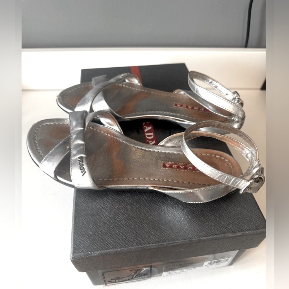 Silver Metallic Flat Sandals with Intricate Straps